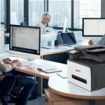 impresora-multifunción-color-xerox-C305ae-galeria1-es Impresora multifunción Xerox® C305ae en un entorno de trabajo