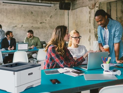 Impresora multifunción Xerox® B310 persona oficina