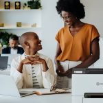Xerox® C240 impresora de oficina en un entorno de trabajo